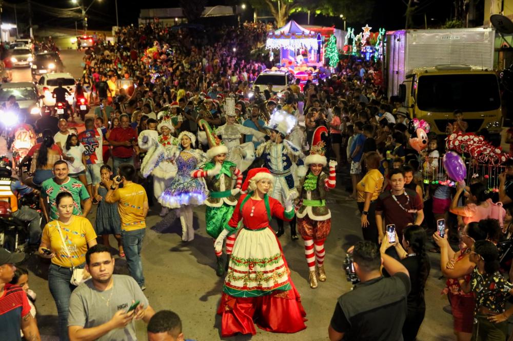 Parada natalina leva o encanto do ‘Natal das Águas’ a seis bairros da zona Leste de Manaus
