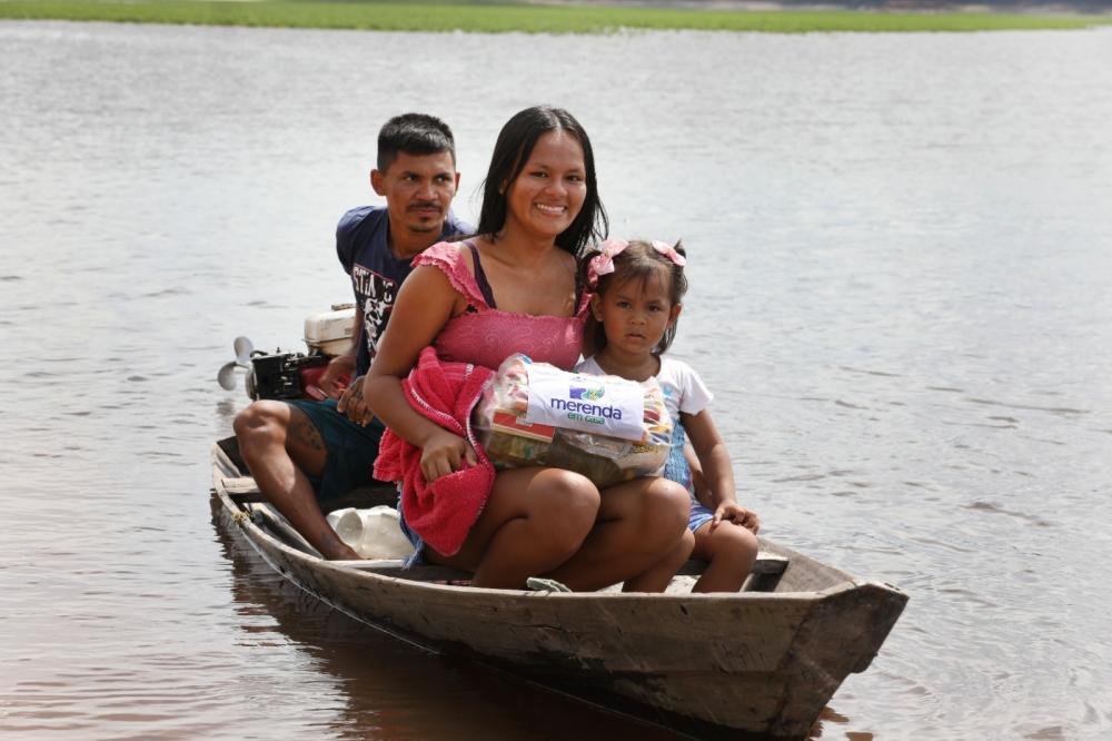 Governo do Amazonas finaliza entrega do ‘Merenda em Casa’ para estudantes impactados pela seca histórica