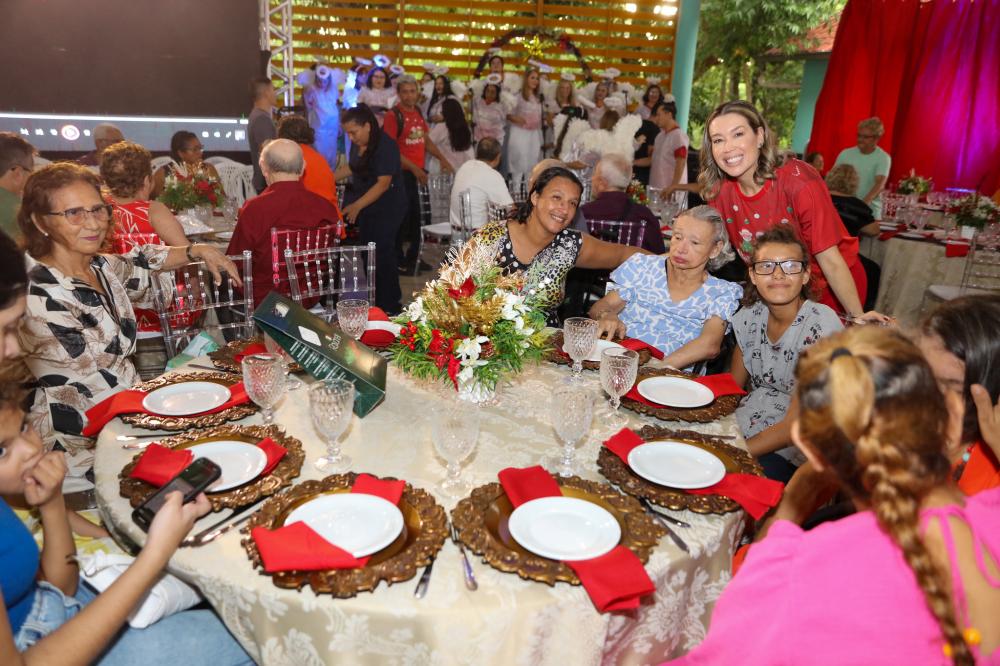 Prefeitura de Manaus realiza ‘Natal de Luz’ para idosos residentes na Fundação Doutor Thomas