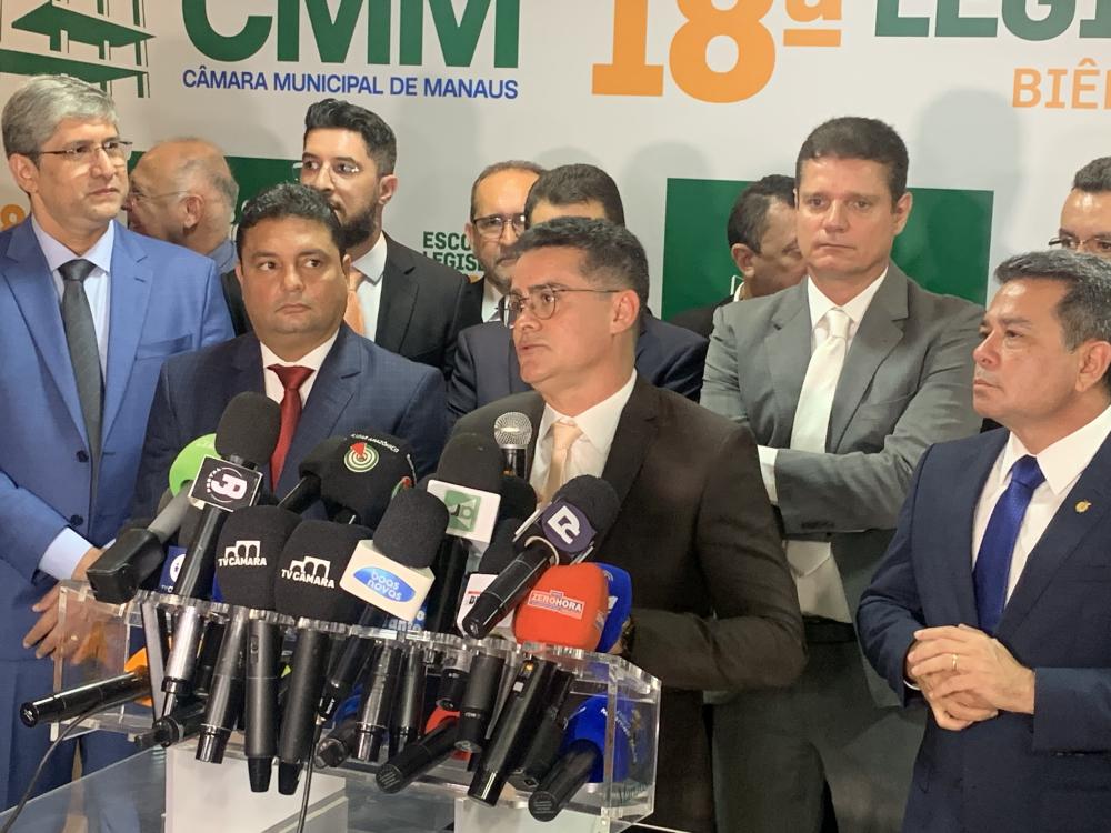 Prefeito David Almeida ressalta conquistas históricas e metas para 2024 em Mensagem Governamental