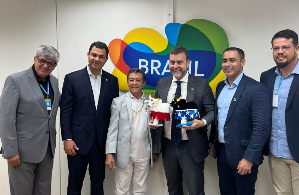 Deputado Saullo Vianna busca ampliar parcerias para impulsionar o Festival de Parintins e o turismo no Amazonas