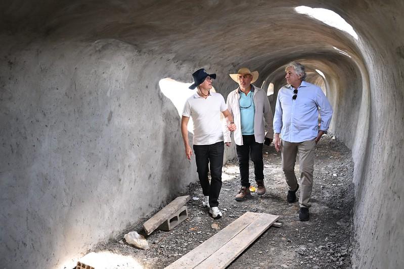 Prefeito David Almeida vistoria obras da segunda etapa do parque Amazonino Mendes