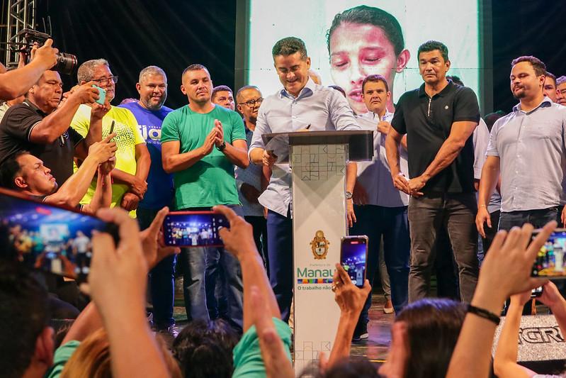 Prefeito David Almeida assina ordem de serviço do programa ‘Casa Manauara’