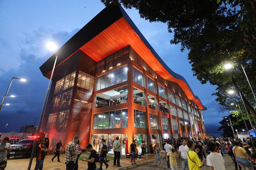 Prefeito David Almeida inaugura mirante Lúcia Almeida e largo de São Vicente no centro histórico de Manaus