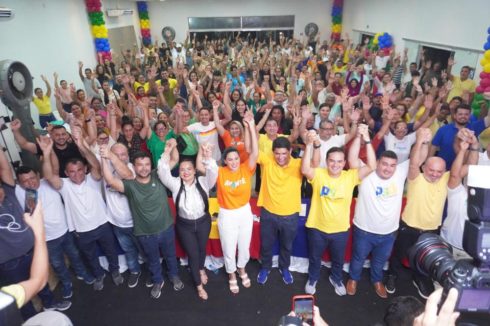 Base aliada de Mateus Assayag mostra força e agrega nove partidos em ato de filiação