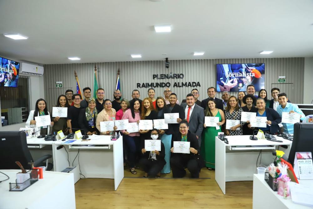 Câmara de Parintins promove sessão especial em homenagem ao Dia do Jornalista