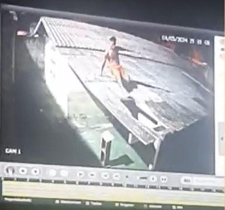 Detentos são flagrados sobre telhado da cadeia tentando receber drogas e armas em Parintins