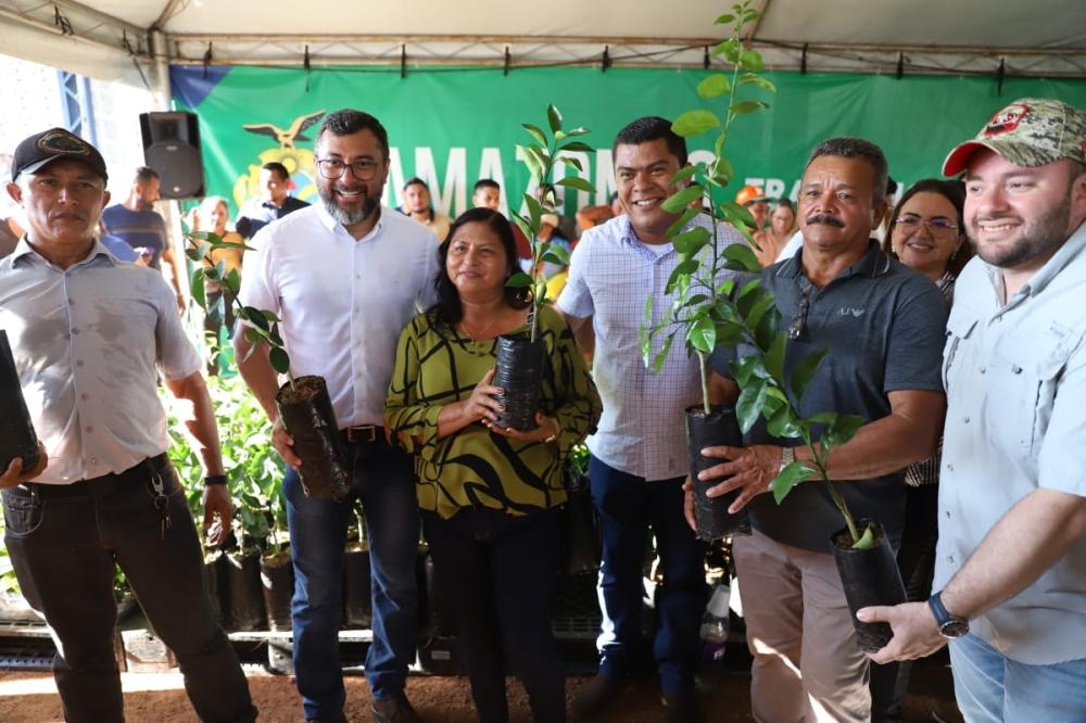Em Manacapuru, governo investe na agricultura familiar com a compra e entregas de produções agrícolas