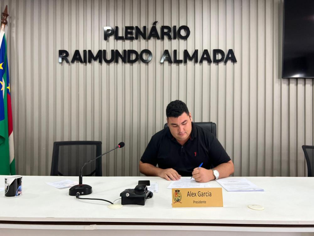 Gestão Alex Garcia antecipa pagamento da primeira parcela do 13º salário aos servidores da Câmara de Parintins