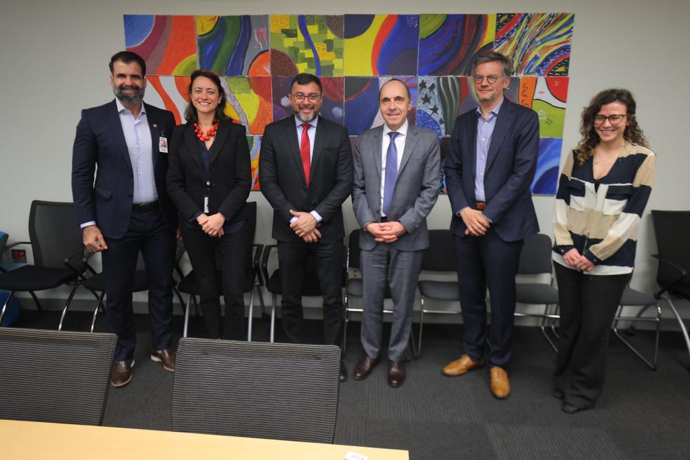 Wilson Lima apresenta mercado de crédito de carbono do Amazonas em agendas com Banco Mundial e certificadora internacional