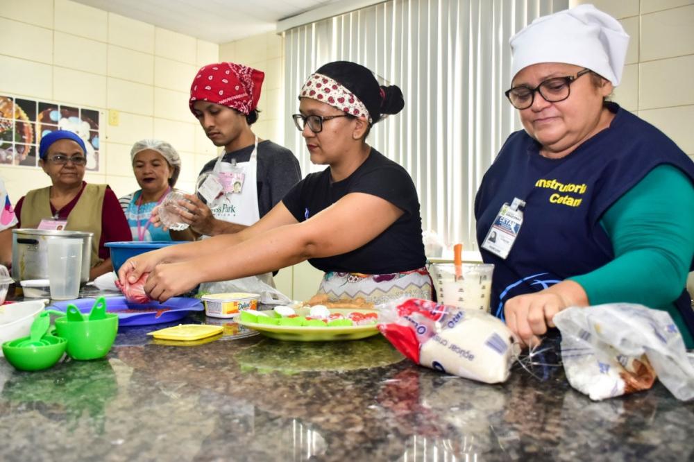 Cetam oferece 10 cursos profissionalizantes em Parintins com 405 vagas visando o Festival Folclórico