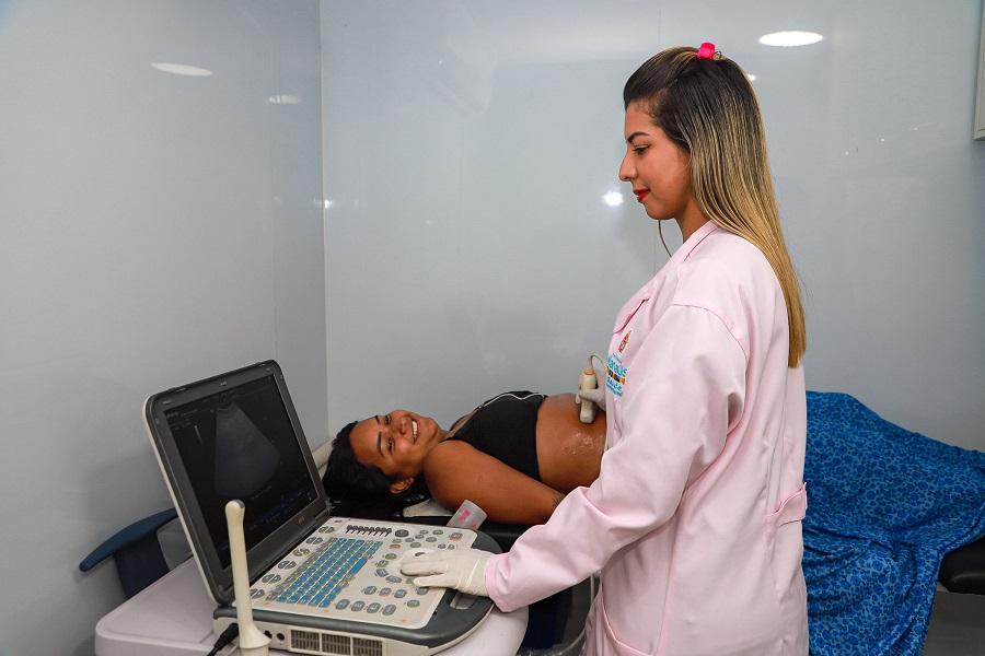 Unidades Móveis de Saúde da Mulher da Prefeitura superam marca de 100 mil procedimentos em Manaus