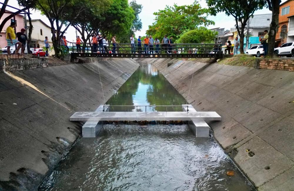 Prefeitura de Manaus instala ecobarreira na zona Sul da cidade