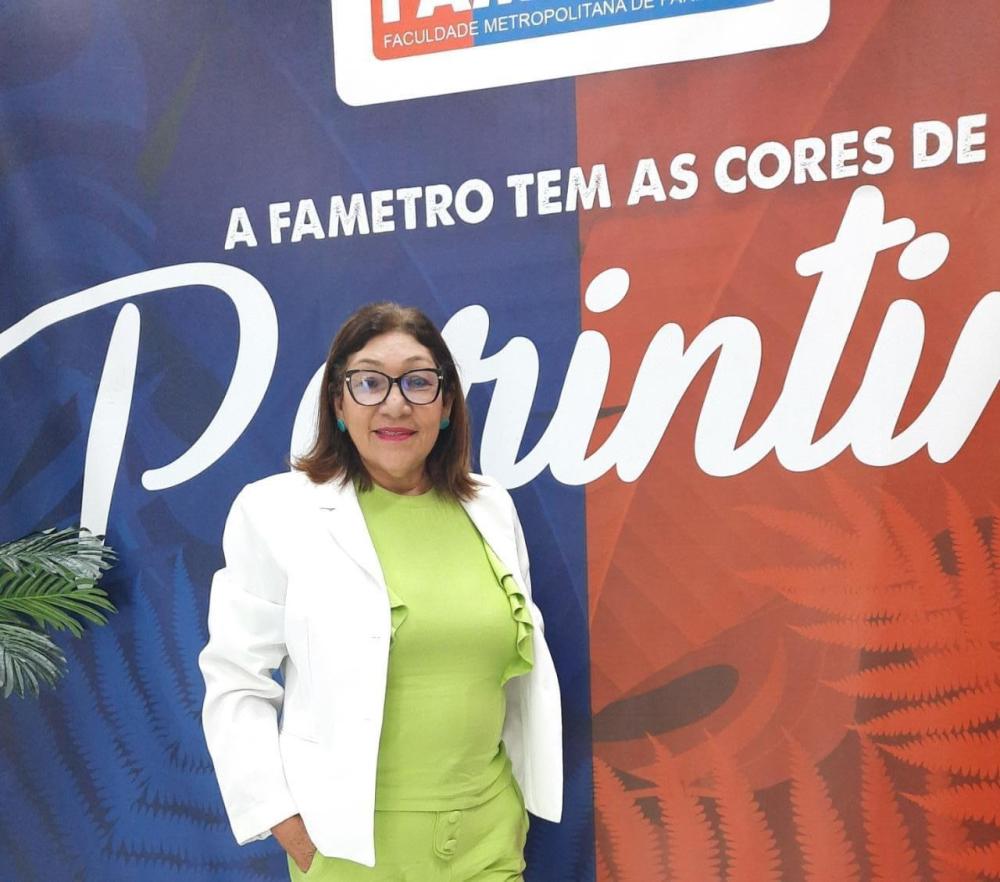 Alunos repudiam saída de Lanira Garcia da coordenação da Fametro Parintins por motivações políticas