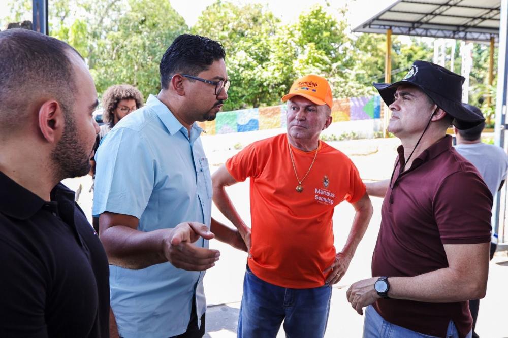 Prefeito David Almeida inspeciona feira modelo da Compensa para revitalização da estrutura