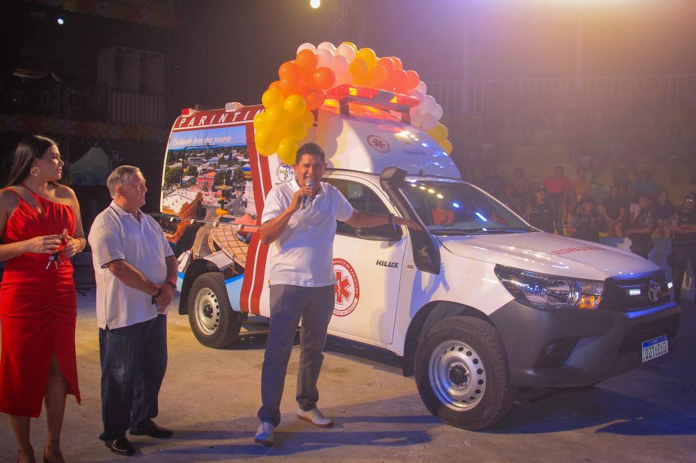 Bi Garcia entrega ambulância e anuncia novos investimentos para a comunidade do Mocambo