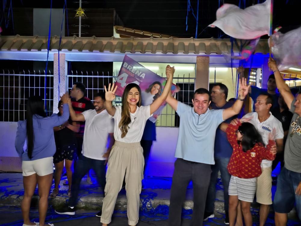 Com adesivaço, Brena Dianná e Massilon Cursino iniciam a campanha rumo à Prefeitura de Parintins