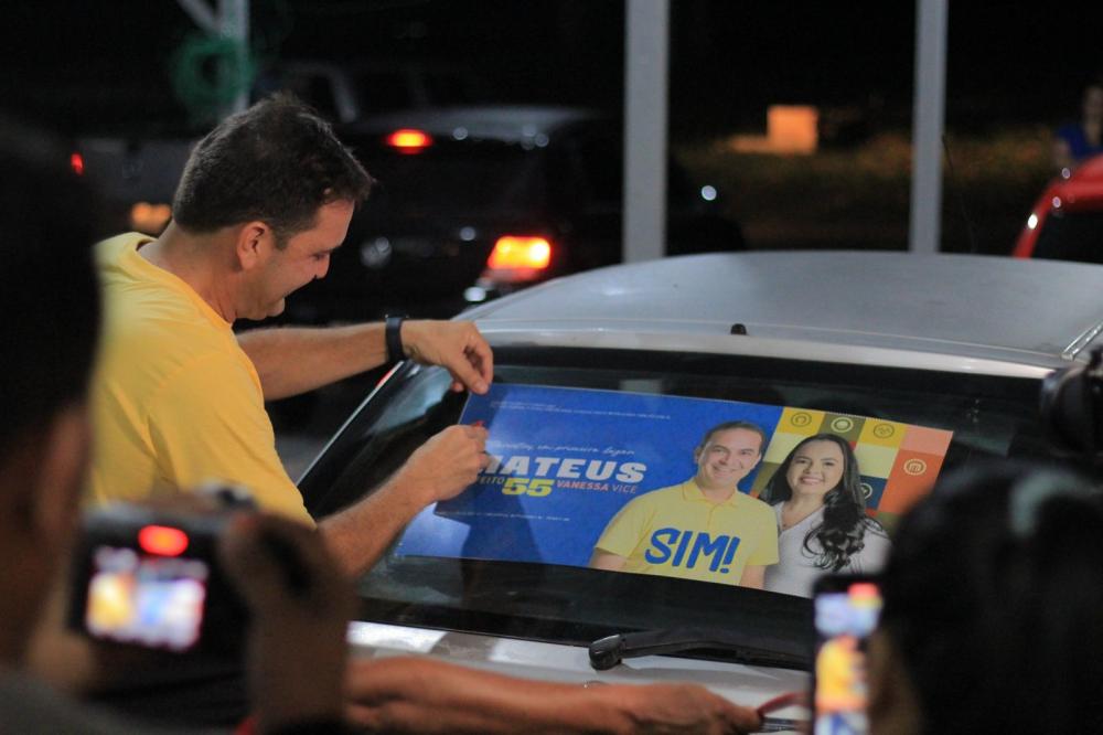 Mateus Assayag realiza adesivaço e inicia campanha para prefeito de Parintins