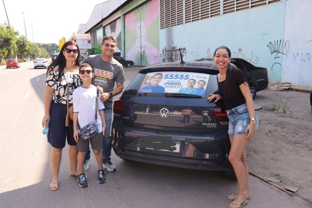 Vereador Jander Lobato inicia campanha à reeleição com adesivaço e forte apoio popular em Manaus
