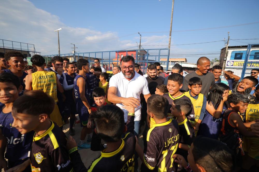 Governador Wilson Lima entrega Campo do Vermelhão revitalizado no bairro Mauazinho, na zona leste