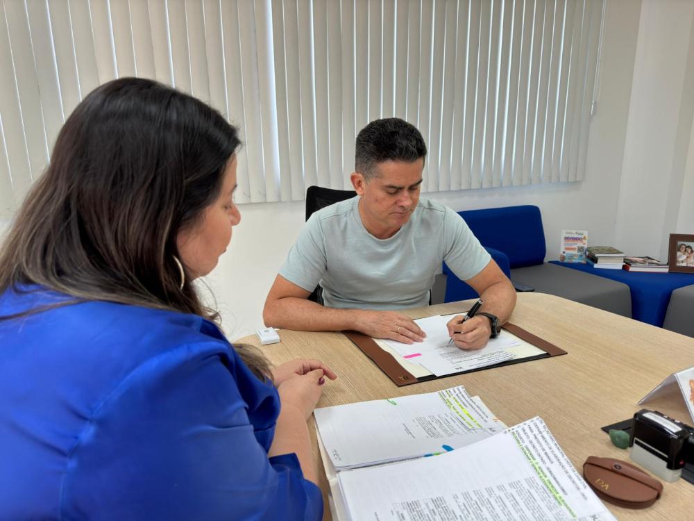 Com rio Negro abaixo de 17 metros, prefeito David Almeida decreta situação de emergência em Manaus