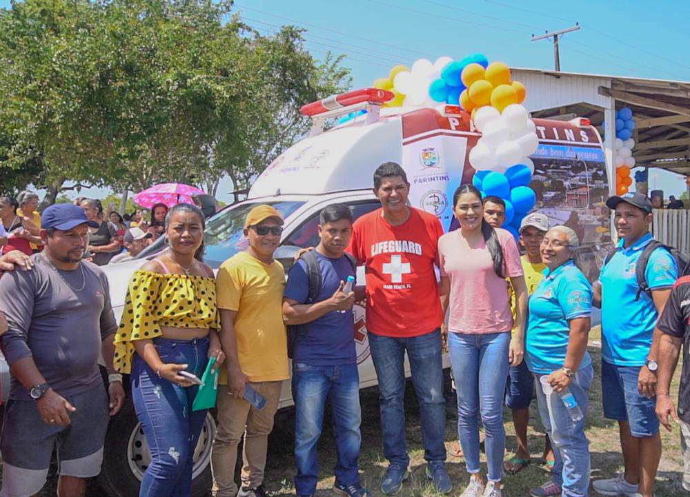 Prefeito Bi Garcia entrega nova ambulância para região Zé Açu