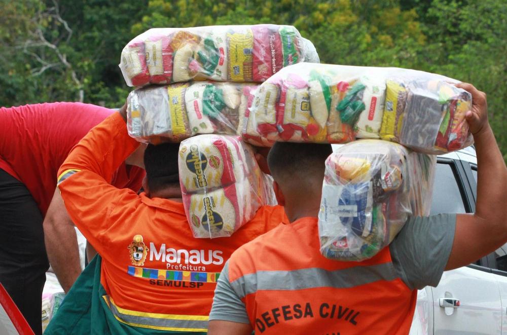 Prefeitura de Manaus inicia segunda fase da Operação Estiagem 2024 atendendo 400 famílias de comunidades no Puraquequara