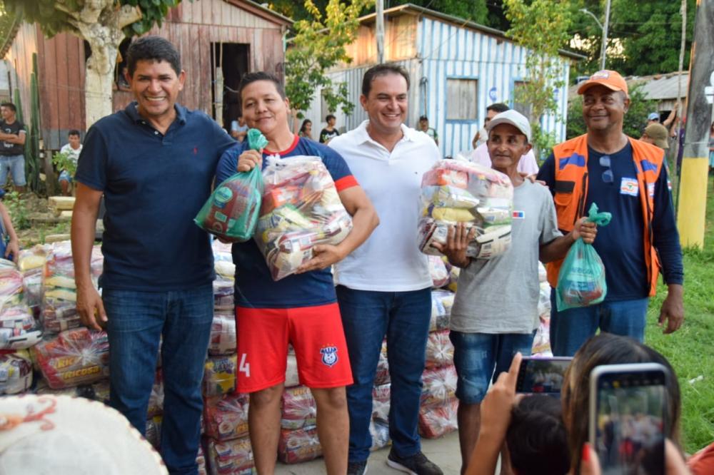 Bi Garcia entrega cestas básicas, unidades sanitárias domiciliares e sistema Água no Jirau no São Tomé e Tracajá