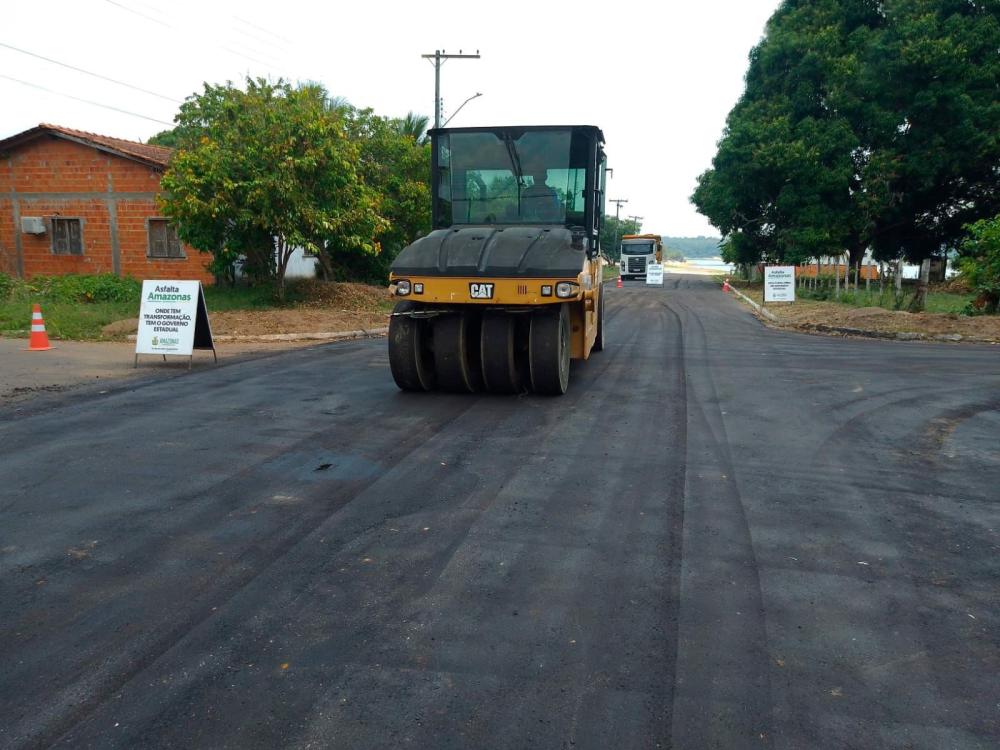 Governo conclui pavimentação no Mocambo e avança no Caburi, em Parintins