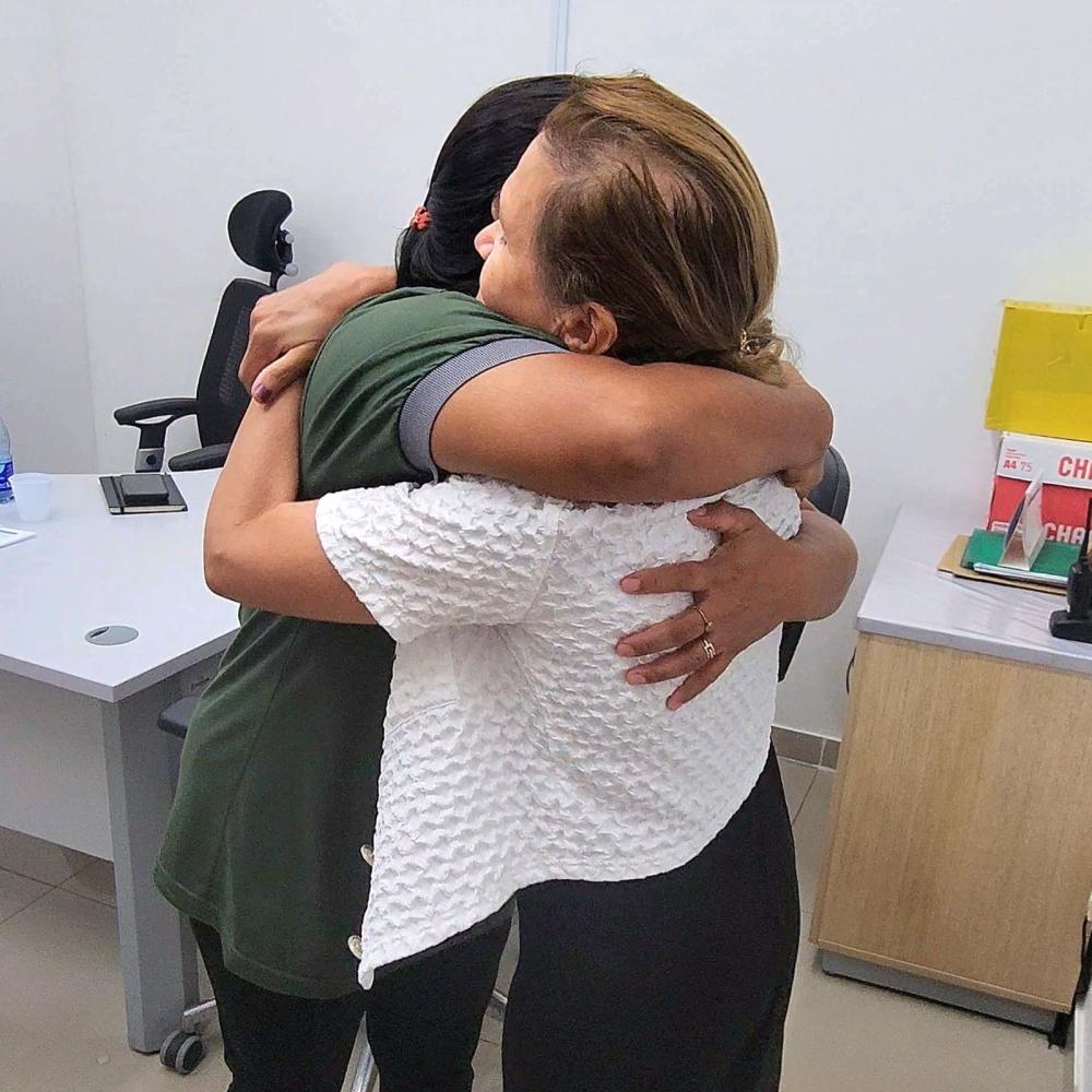 Funcionária terceirizada devolve dinheiro achado em secretaria de Manaus e dá exemplo de honestidade