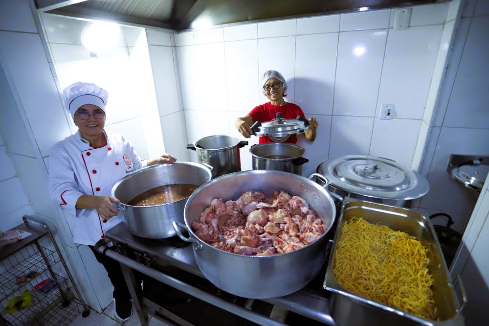 Prefeitura de Manaus dá início à campanha ‘Natal Para Todos’ com mais de 160 atendimentos a pessoas em situação de rua