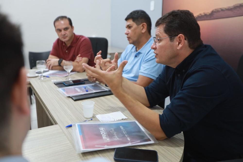 Governo reúne com Bi Garcia e Mateus Assayag para alinhar novas etapas do Prosai Parintins