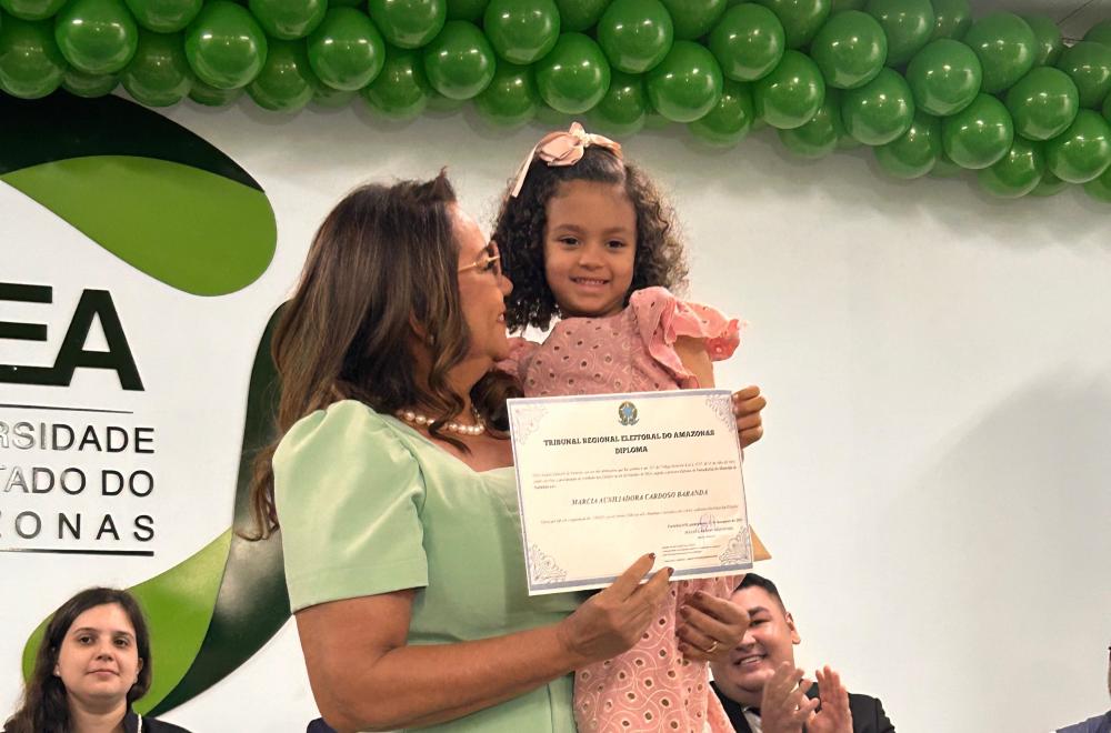 Márcia Baranda, única mulher na próxima legislatura, é diplomada vereadora reeleita em Parintins
