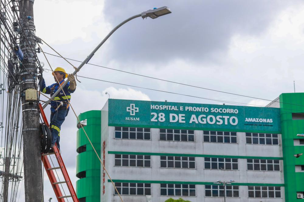 Governo moderniza iluminação pública na área externa do Complexo Hospitalar Sul, em Manaus
