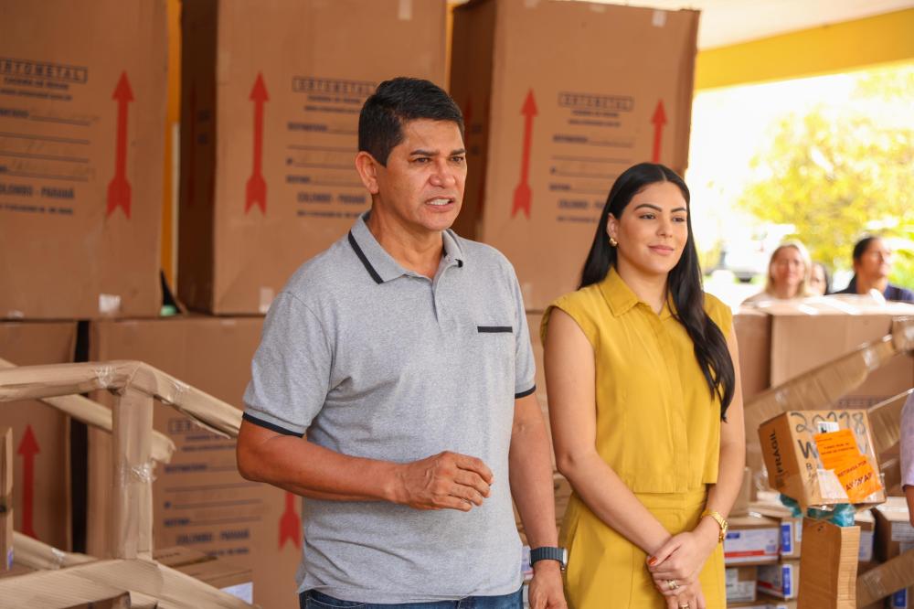 Bi Garcia faz última entrega de medicamentos e equipamentos de sua gestão em Parintins