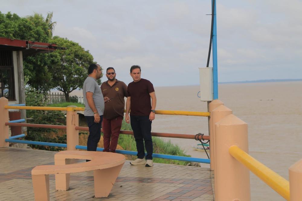  Mateus Assayag vistoria obras de proteção e urbanização na orla da Praça do Cristo