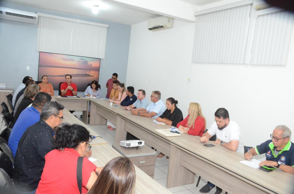Mateus Assayag reúne novos secretários para alinhar gestão integrada e ouvir a população em Parintins