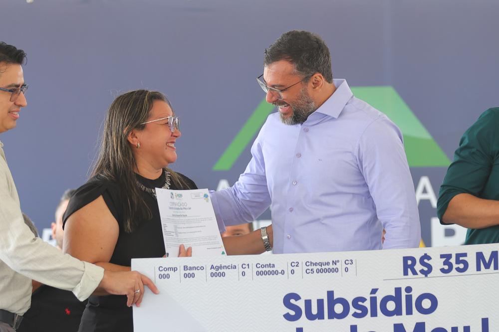 Wilson Lima paga subsídios a 205 famílias beneficiadas pelo programa Amazonas Meu Lar