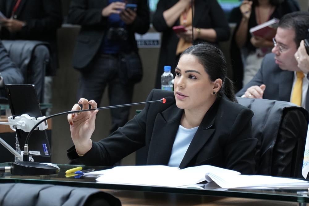 Lei de autoria da deputada Mayra Dias reforça combate a incêndios e queimadas no Amazonas