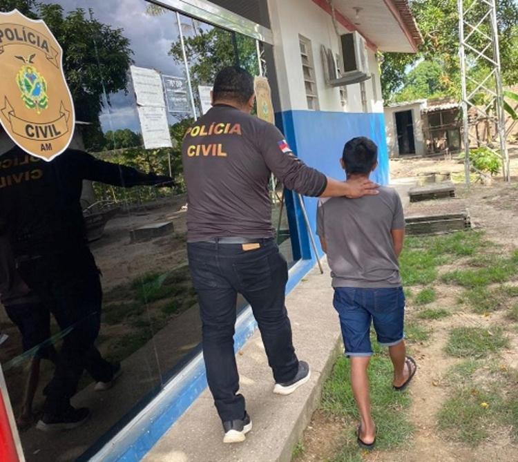 Professor indígena é preso após ser pego estuprando a própria filha em banheiro de hospital no AM