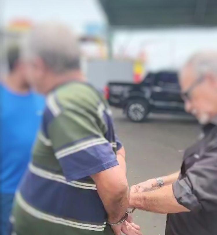 Idoso é preso por estuprar criança de 7 anos dentro de barco no Amazonas