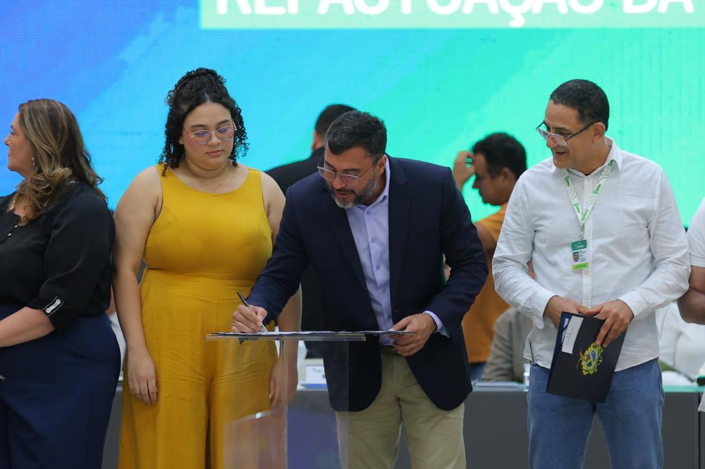 Wilson Lima e prefeitos assinam acordo para repasse direto de recursos estaduais à Saúde municipal