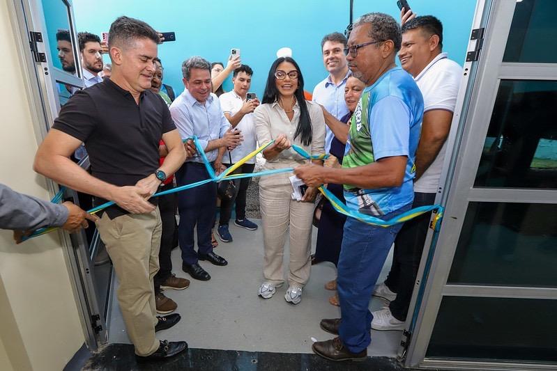 Prefeito David Almeida inaugura unidade de saúde na zona Oeste com capacidade para 30 mil atendimentos