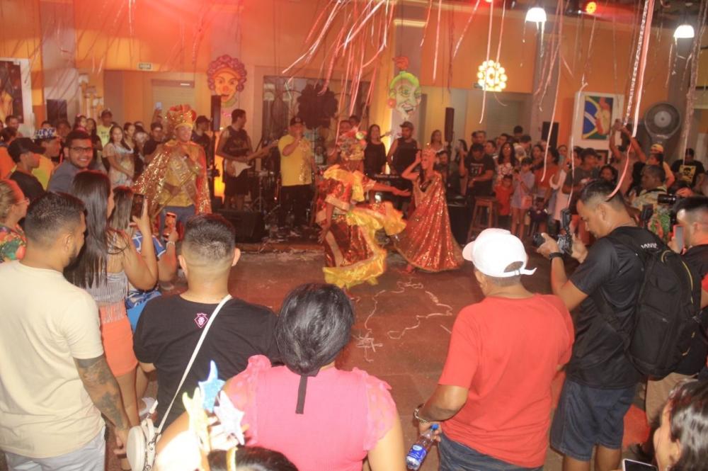 Chegada da Kamélia marca abertura do Carnailha e Carnaboi nesta sexta (07), em Parintins