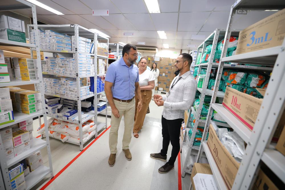 Governador Wilson Lima vistoria obras e atendimento no laboratório do Hospital Francisca Mendes