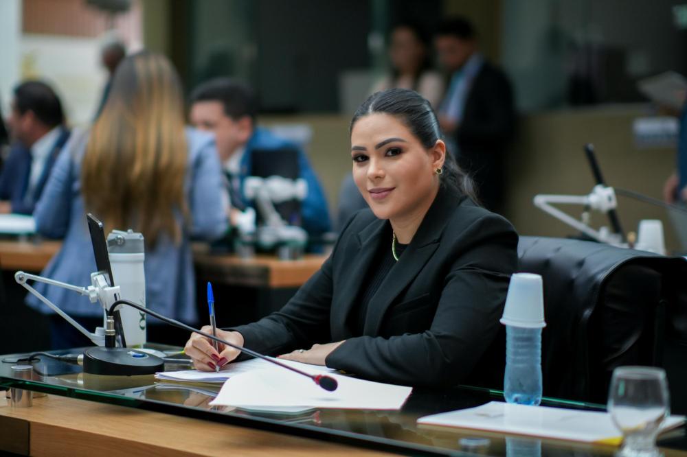 Lei de Mayra Dias garante gratuidade para ambulâncias em balsas intermunicipais no Amazonas