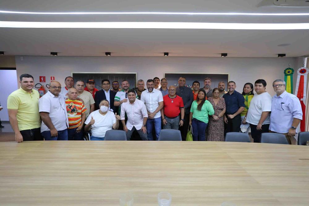 Wilson Lima anuncia repasses às escolas de samba e reforça apoio ao Carnaval de Manaus