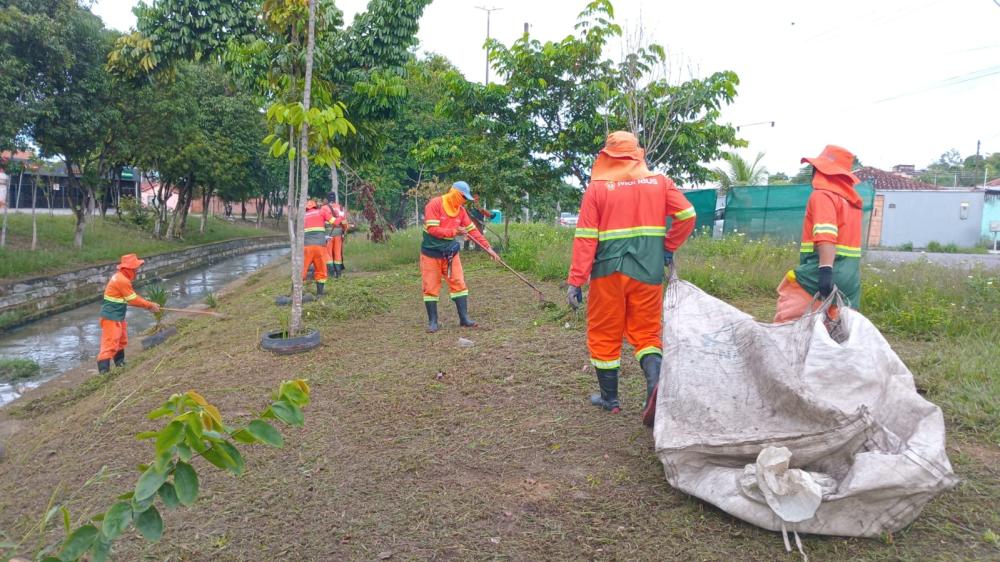 Prefeitura amplia frentes de trabalho de limpeza em igarapés de Manaus