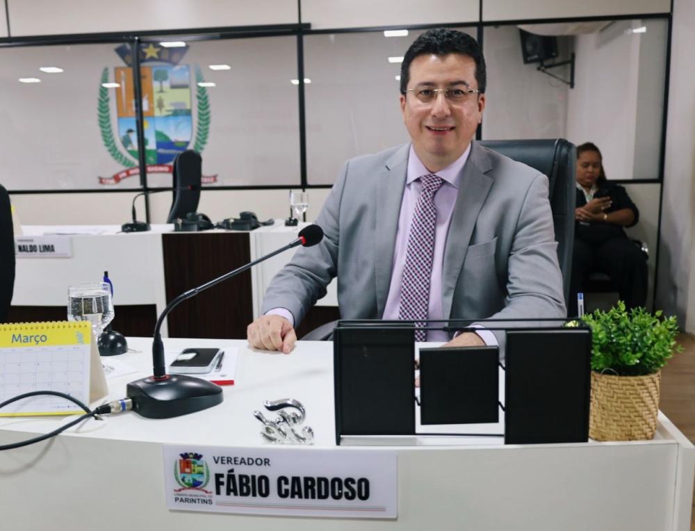 Vereador Fábio Cardoso apresenta indicações para inclusão de intérpretes de libras em Parintins