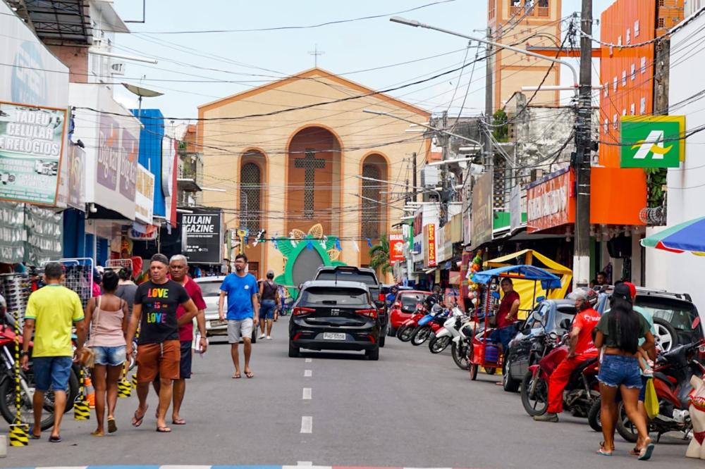 Prefeitura de Parintins injeta R$ 12 milhões na economia pagando servidores antes do Carnailha